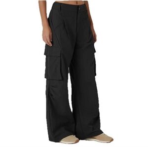 NWT Halara Nylon hiking wide leg cargo pants Medium‎